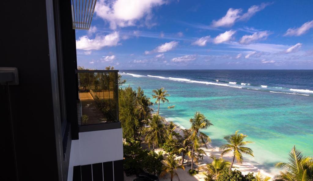 Beach Albatross Hotel & Residence Hulhumalé Extérieur photo